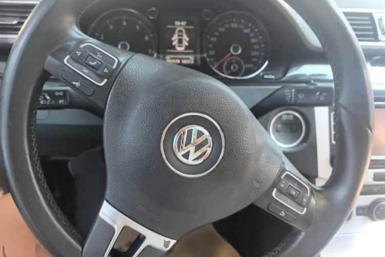Used Volkswagen Magotan 2016 2.0 TSI Luxury Comfort Version Steering Wheel