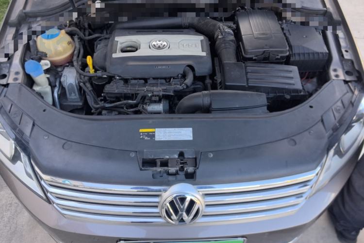 Used Volkswagen Magotan 2016 1.8TSI Luxury Comfort Model Engine Bay