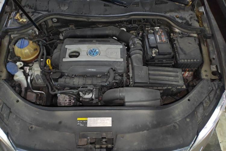 Used Volkswagen Magotan 2016 2.0 TSI Smart Luxury Version Engine Bay