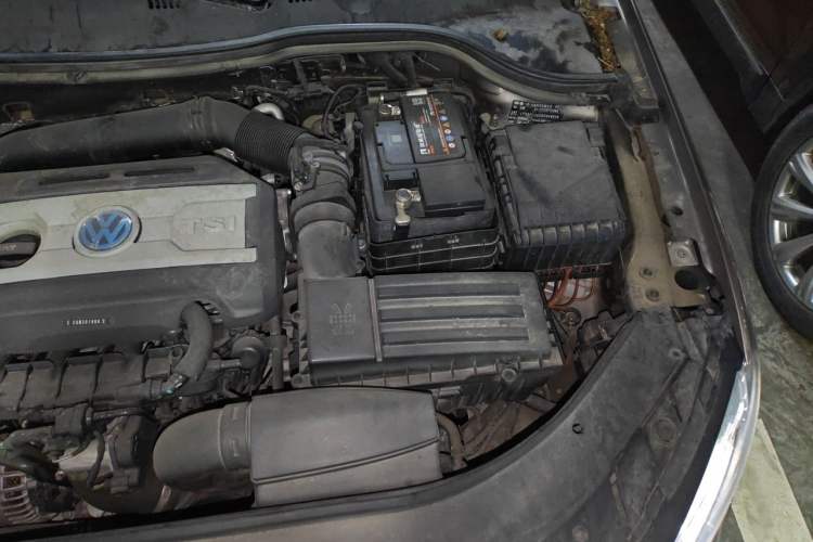 Used Volkswagen Magotan 2016 2.0 TSI Smart Luxury Version Engine Bay Left