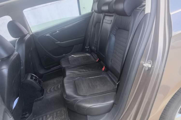 Used Volkswagen Magotan 2016 1.8TSI Luxury Comfort Model Left Rear Seat