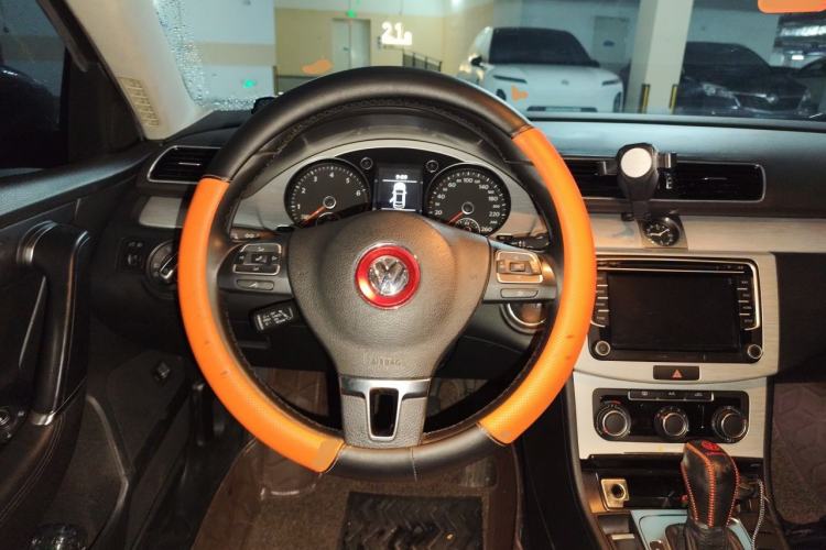 Used Volkswagen Magotan 2016 1.8TSI Smart Comfort Model Steering Wheel