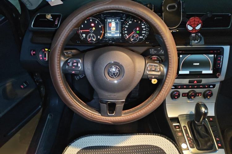Used Volkswagen Magotan 2016 2.0 TSI Smart Luxury Version Steering Wheel