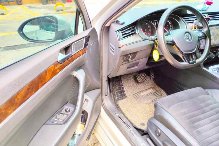 Used Volkswagen Magotan 2016 1.8TSI Luxury Comfort Model Driver Seat