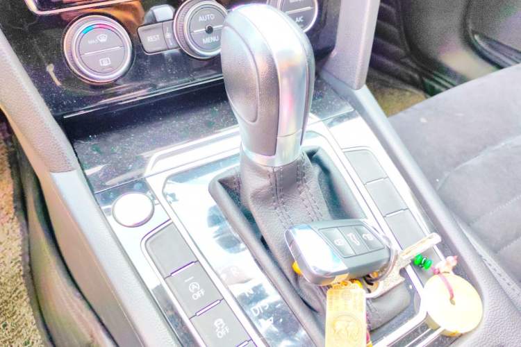 Used Volkswagen Magotan 2016 1.8TSI Luxury Comfort Model Gear Lever