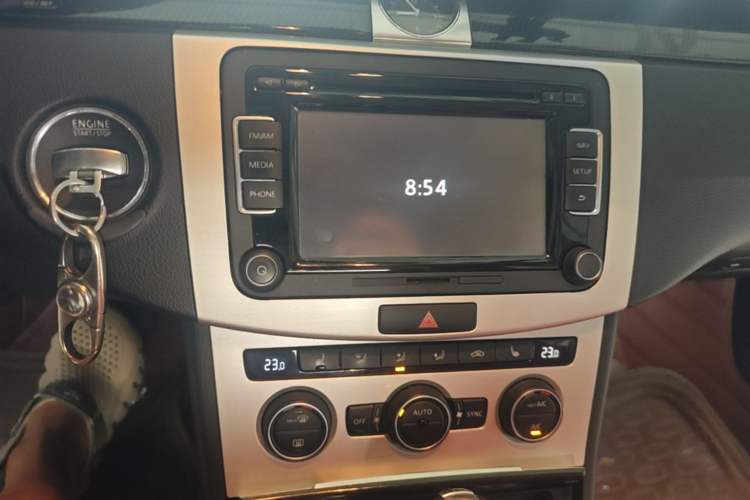Used Volkswagen Magotan 2016 2.0 TSI Luxury Comfort Version Audio And AC Panel