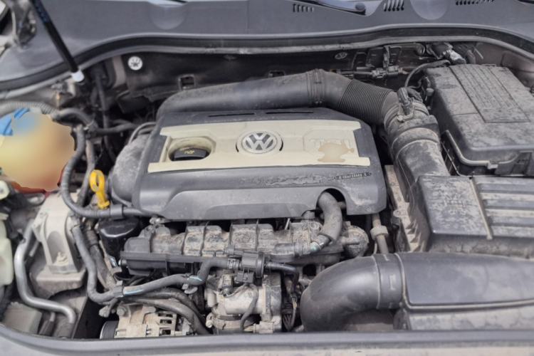 Used Volkswagen Magotan 2016 1.8TSI Luxury Comfort Model Engine Bay