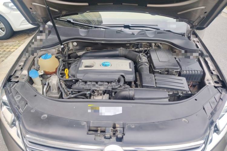 Used Volkswagen Magotan 2016 1.8TSI Luxury Comfort Model Engine Bay