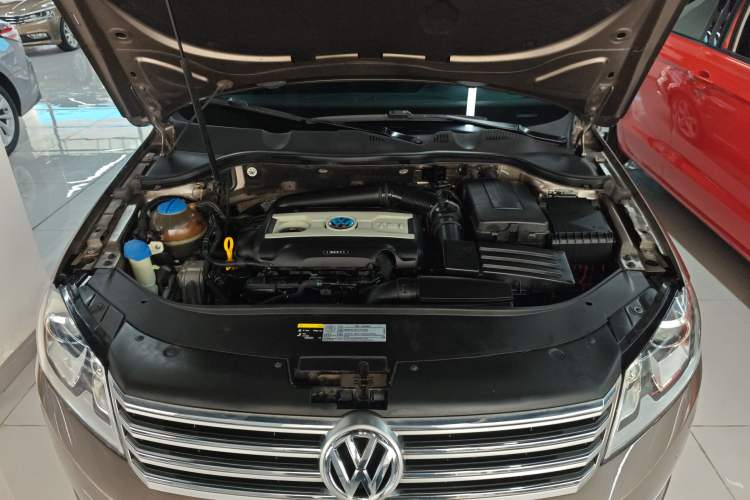 Used Volkswagen Magotan 2016 2.0 TSI Luxury Comfort Version Engine Bay