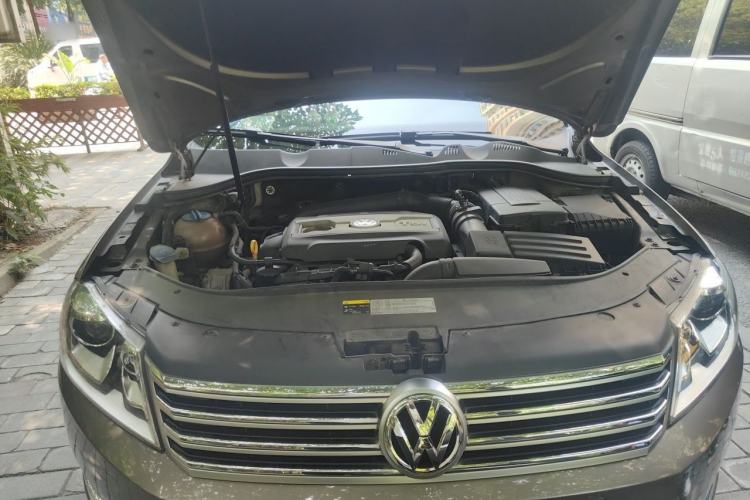 Used Volkswagen Magotan 2016 1.8TSI Smart Comfort Model Engine Bay