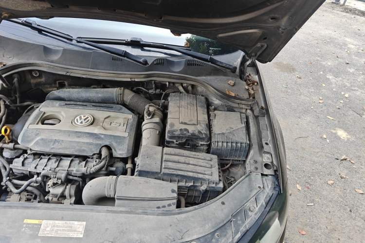 Used Volkswagen Magotan 2016 1.8TSI Smart Comfort Model Engine Bay Left