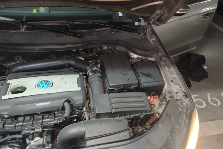 Used Volkswagen Magotan 2016 1.8TSI Smart Comfort Model Engine Bay Left