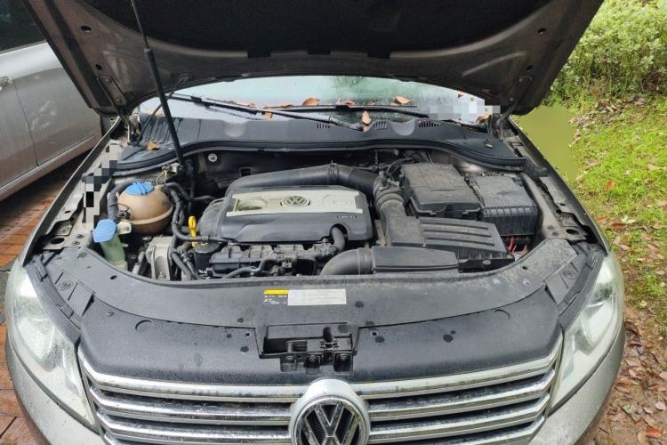 Used Volkswagen Magotan 2016 1.8TSI Luxury Comfort Model Engine Bay