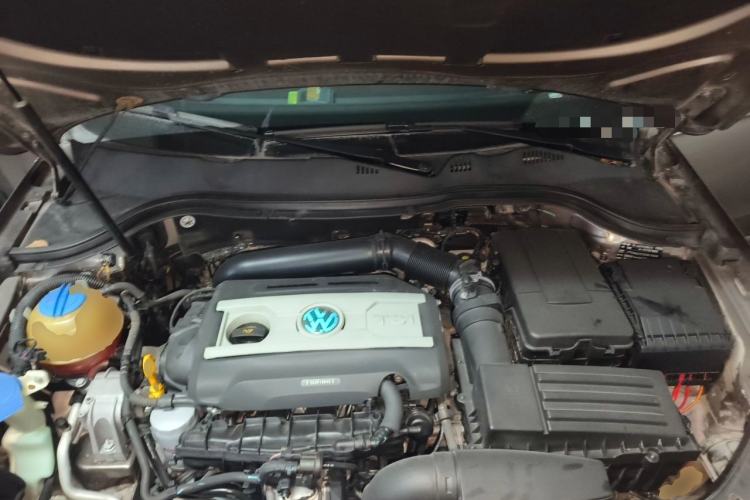 Used Volkswagen Magotan 2016 1.8TSI Smart Comfort Model Engine Bay
