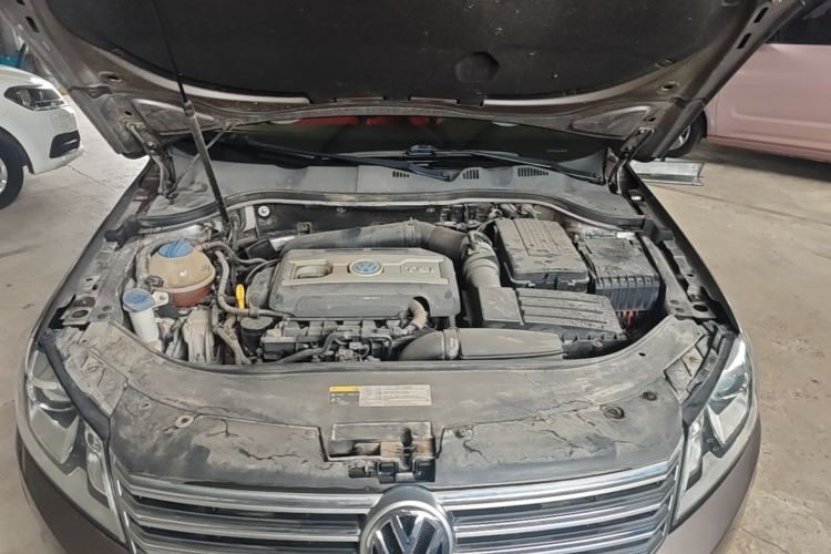 Used Volkswagen Magotan 2016 2.0 TSI Luxury Comfort Version Engine Bay