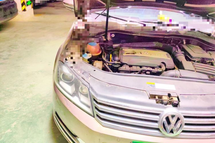 Used Volkswagen Magotan 2016 2.0 TSI Luxury Comfort Version Engine Bay Right