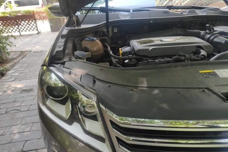 Used Volkswagen Magotan 2016 1.8TSI Smart Comfort Model Engine Bay Right