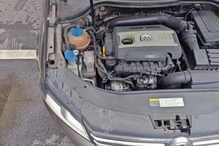 Used Volkswagen Magotan 2016 1.8TSI Smart Comfort Model Engine Bay Right