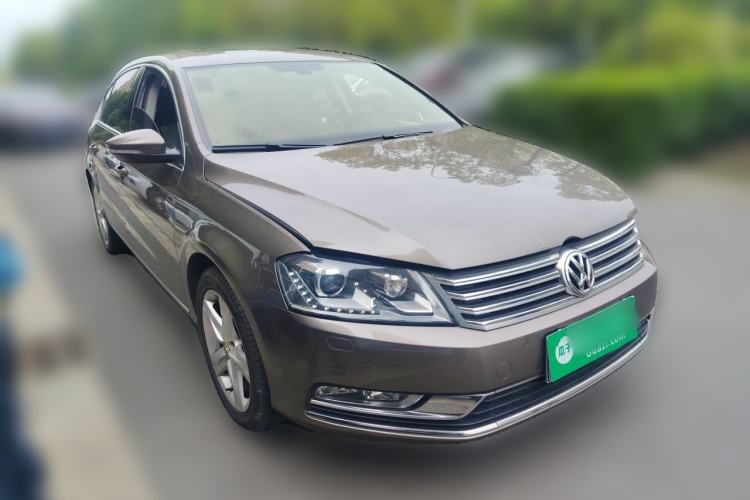 Used Volkswagen Magotan 2016 1.8TSI Luxury Comfort Model Front Right 45 Deg