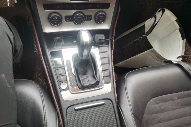 Used Volkswagen Magotan 2016 1.8TSI Luxury Comfort Model Gear Lever