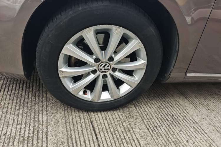 Used Volkswagen Magotan 2016 1.8TSI Smart Enjoyment Leading Model Left Front Wheel Hub