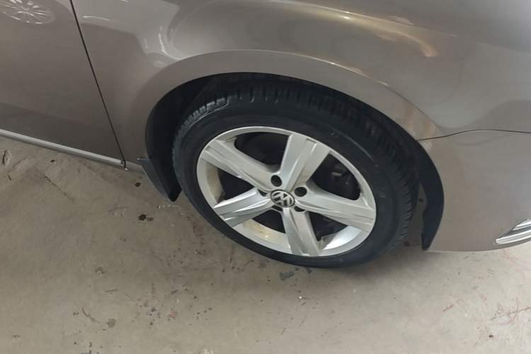 Used Volkswagen Magotan 2016 2.0 TSI Luxury Comfort Version Left Front Wheel Hub