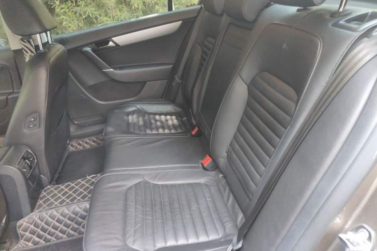 Used Volkswagen Magotan 2016 1.8TSI Smart Comfort Model Left Rear Seat