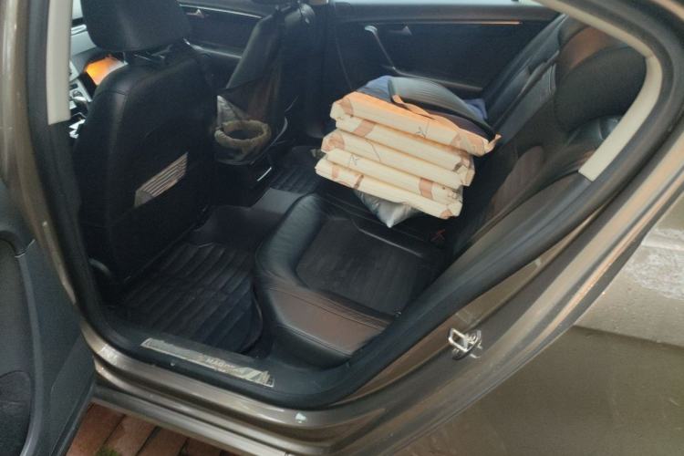 Used Volkswagen Magotan 2016 1.8TSI Luxury Comfort Model Left Rear Seat