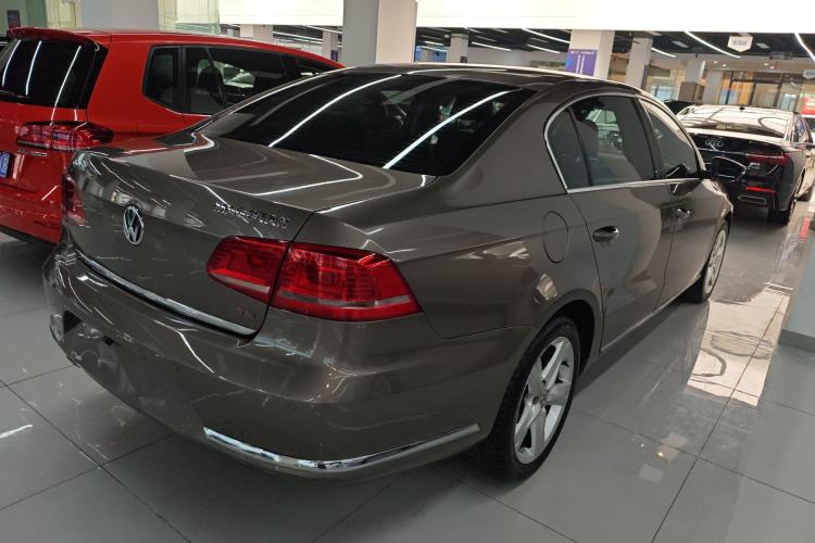 Used Volkswagen Magotan 2016 2.0 TSI Luxury Comfort Version Rear Right 45 Deg