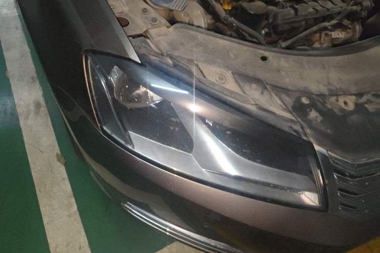 Used Volkswagen Magotan 2016 1.8TSI Smart Comfort Model Right Front Headlight