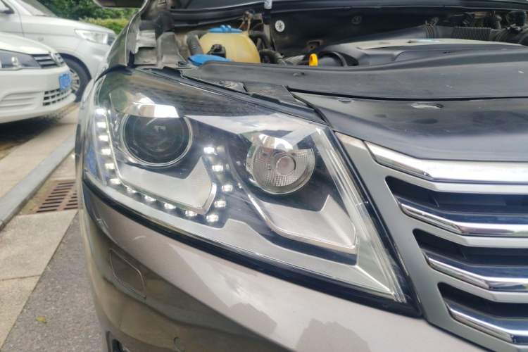 Used Volkswagen Magotan 2016 1.8TSI Luxury Comfort Model Right Front Headlight