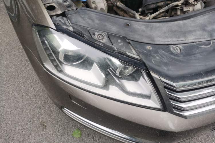 Used Volkswagen Magotan 2016 1.8TSI Luxury Comfort Model Right Front Headlight