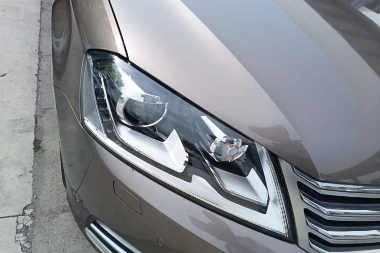 Used Volkswagen Magotan 2016 1.8TSI Smart Enjoyment Leading Model Right Front Headlight