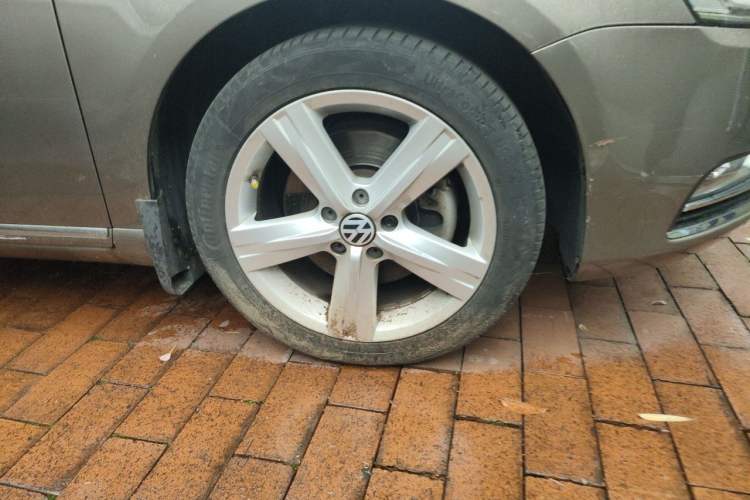 Used Volkswagen Magotan 2016 1.8TSI Luxury Comfort Model Right Front Wheel Hub