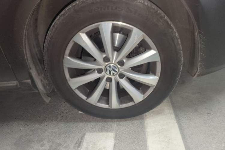Used Volkswagen Magotan 2016 1.8TSI Smart Comfort Model Right Front Wheel Hub