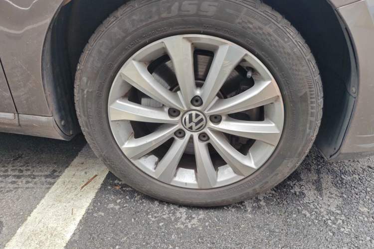 Used Volkswagen Magotan 2016 1.8TSI Smart Comfort Model Right Front Wheel Hub