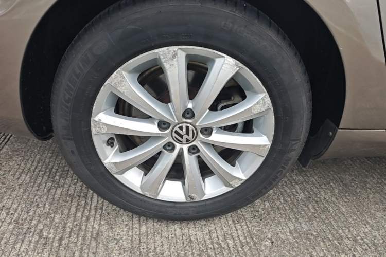 Used Volkswagen Magotan 2016 1.8TSI Smart Enjoyment Leading Model Right Rear Wheel Hub