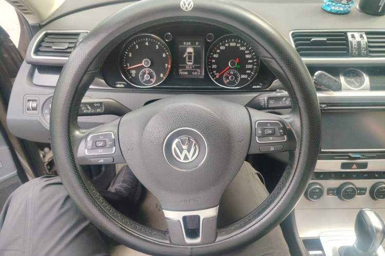 Used Volkswagen Magotan 2016 1.8TSI Luxury Comfort Model Steering Wheel