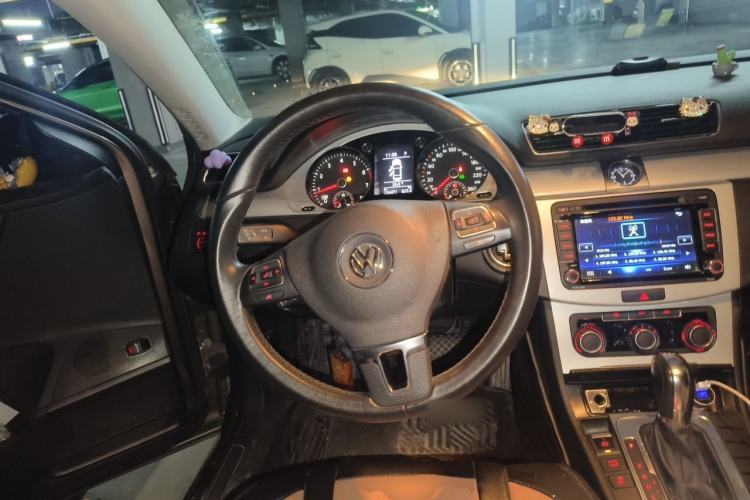 Used Volkswagen Magotan 2016 1.8TSI Smart Comfort Model Steering Wheel
