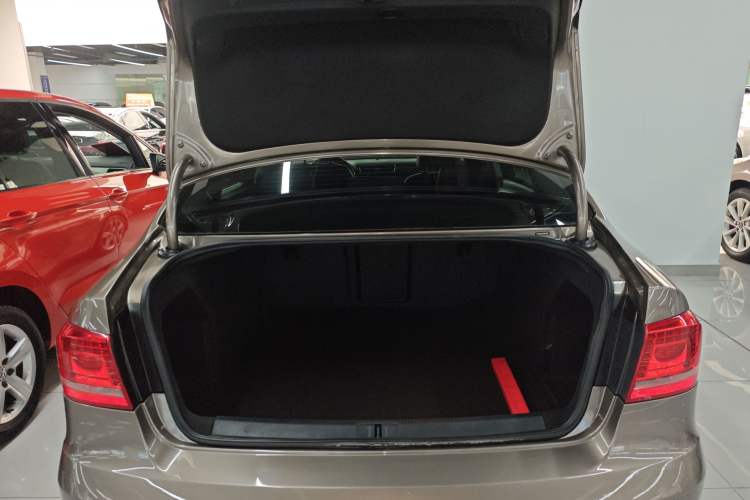 Used Volkswagen Magotan 2016 2.0 TSI Luxury Comfort Version Trunk