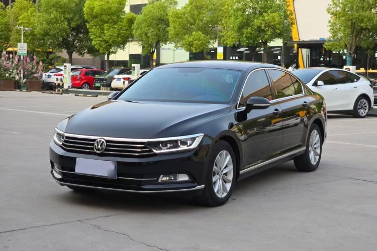 Used Volkswagen Magotan 2017 330TSI DSG Leading Model Guazi used car, China used car export, Used car for sale, Used cars, Cheapest cars for sale