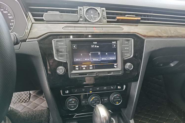 Used Volkswagen Magotan 2017 330TSI DSG Luxury Model Audio And AC Panel