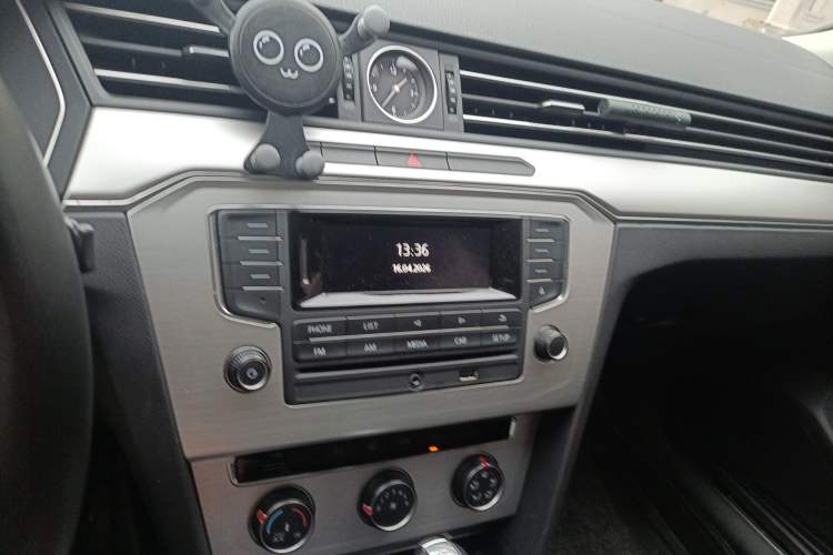 Used Volkswagen Magotan 2017 280TSI DSG Comfort Model Audio And AC Panel