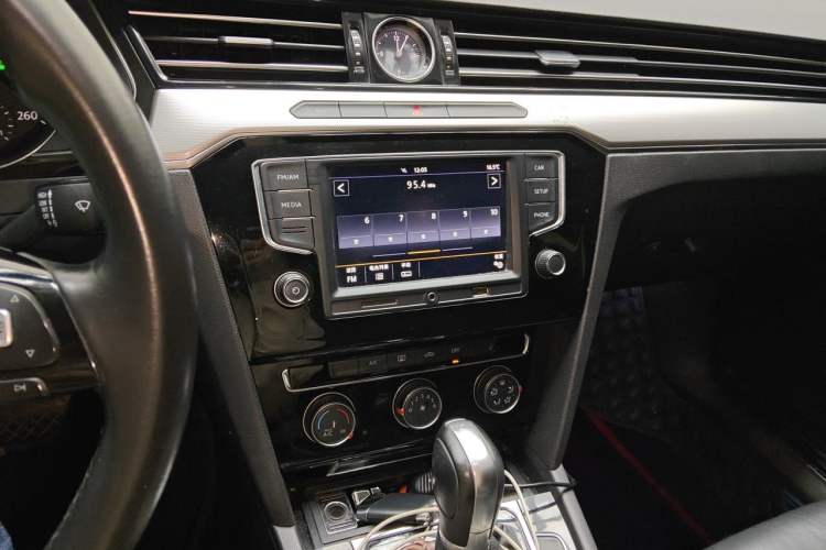 Used Volkswagen Magotan 2017 330TSI DSG Leading Model Audio And AC Panel