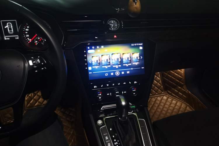 Used Volkswagen Magotan 2017 330TSI DSG Luxury Model Audio And AC Panel