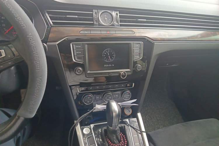 Used Volkswagen Magotan 2017 330TSI DSG Luxury Model Audio And AC Panel