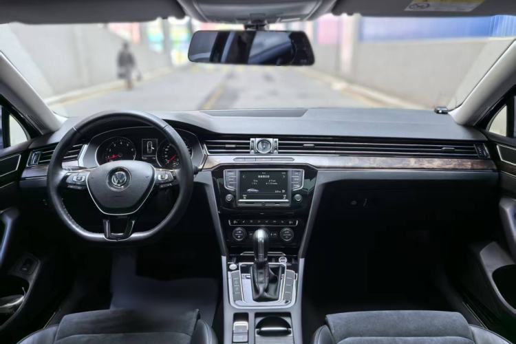 Used Volkswagen Magotan 2017 330TSI DSG Luxury Model Audio And AC Panel