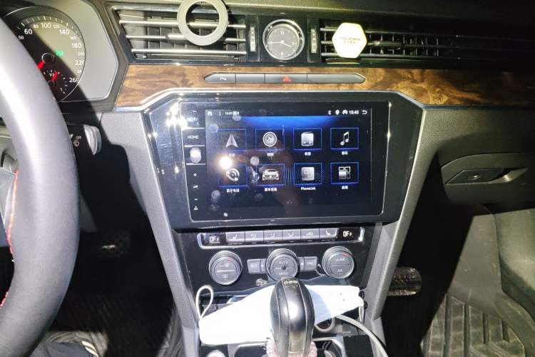 Used Volkswagen Magotan 2017 330TSI DSG Luxury Model Audio And AC Panel