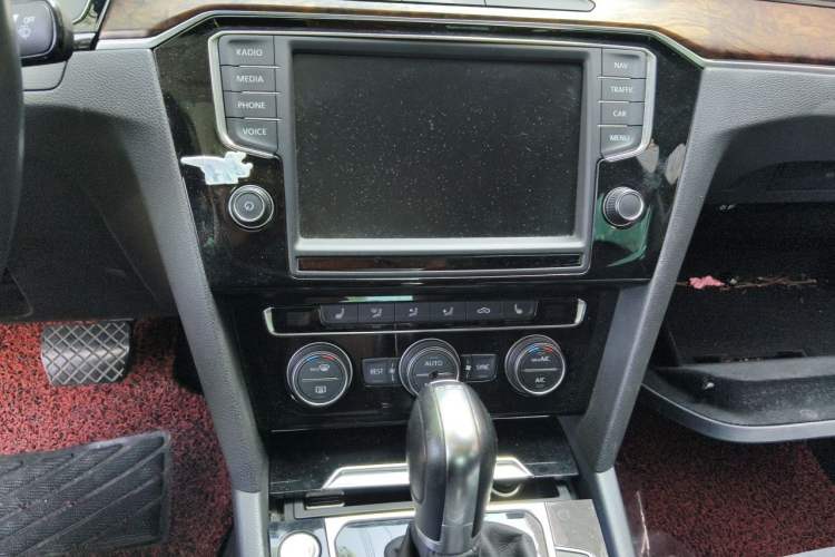 Used Volkswagen Magotan 2017 330TSI DSG Luxury Model Audio And AC Panel