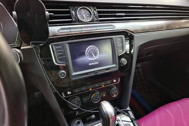 Used Volkswagen Magotan 2017 330TSI DSG Luxury Model Audio And AC Panel